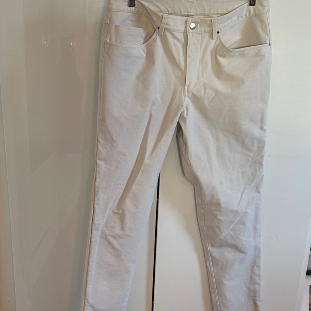 LuLulemon Men’s Stylish Cream Pants